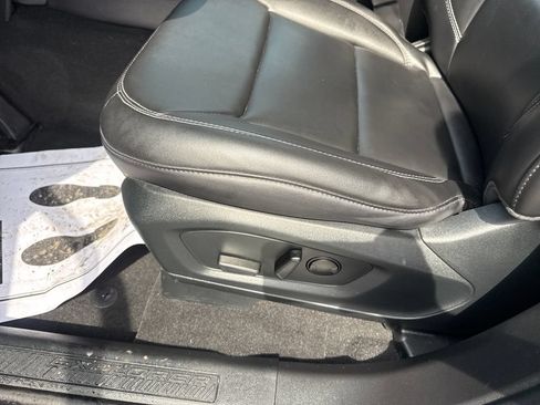 Used 2023 Ford Explorer XLT w/ Equipment Group 202A AWD/4WD image 29