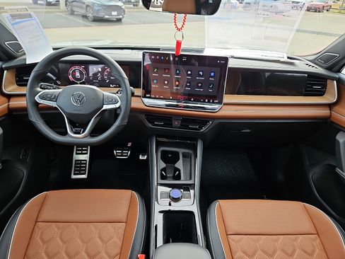 New 2026 Volkswagen Tiguan SEL R-Line image 9