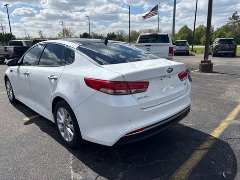 Used 2018 Kia Optima EX w/ Premium Package FWD image 3