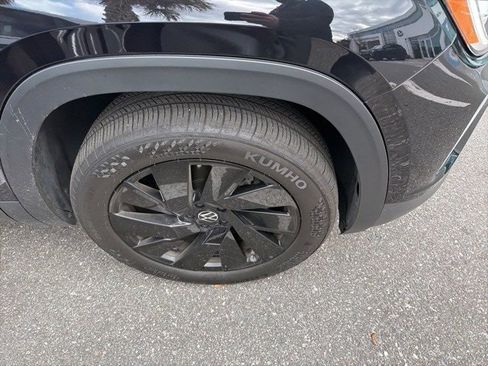 Certified 2024 Volkswagen Atlas SE image 4