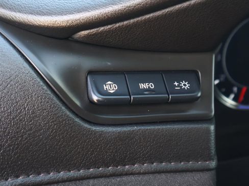 Used 2020 Cadillac Escalade Premium Luxury w/ Escalade Sport Edition image 31