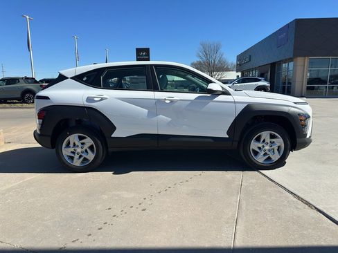 New 2026 Hyundai Kona SE image 7