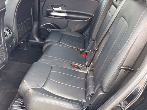 Used 2021 Mercedes-Benz GLB 250 4MATIC image 46