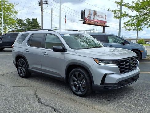 Certified 2025 Honda Pilot Sport image 3