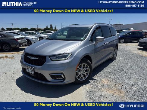 Used 2021 Chrysler Pacifica Touring-L FWD image 1