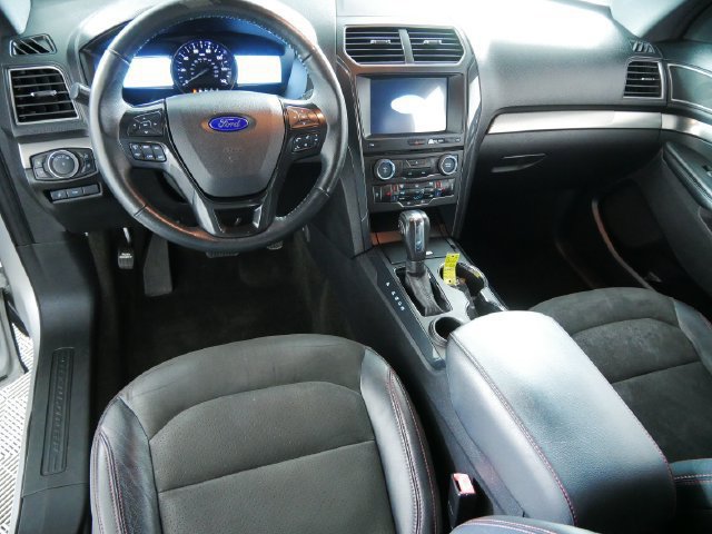 Certified 2018 Ford Explorer XLT w/ Equipment Group 202A FWD image 4