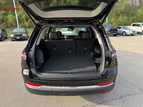 Used 2023 Jeep Grand Cherokee Limited image 7