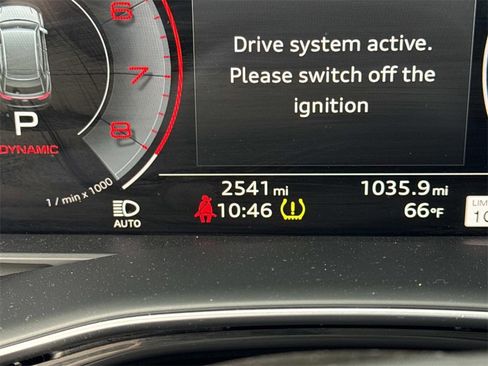 Used 2025 Audi Q8 Premium image 14