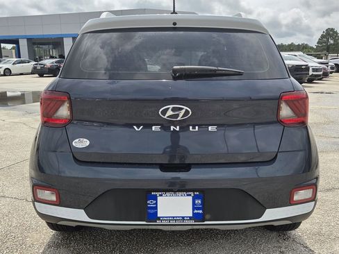 Used 2023 Hyundai Venue Limited FWD image 5