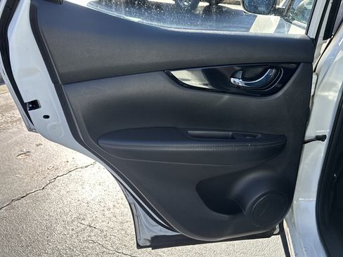 Used 2017 Nissan Rogue Sport SV w/ SV Premium Package image 23