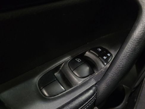 Used 2018 Nissan Rogue SV AWD/4WD image 27