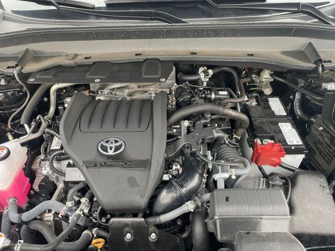 Used 2025 Toyota Grand Highlander FWD image 32