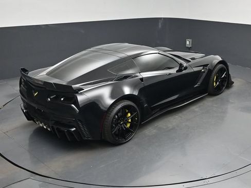 Used 2015 Chevrolet Corvette Z06 w/ 3LZ Preferred Equipment Group RWD image 24