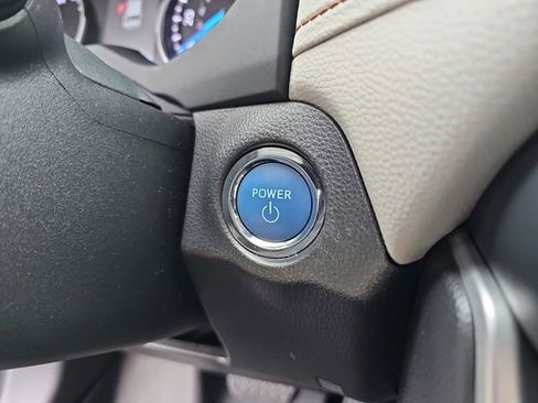 Used 2021 Toyota RAV4 XLE Premium image 28