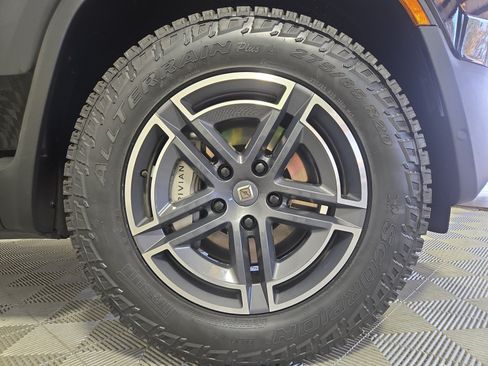 Used 2025 Rivian R1S Adventure AWD/4WD image 11