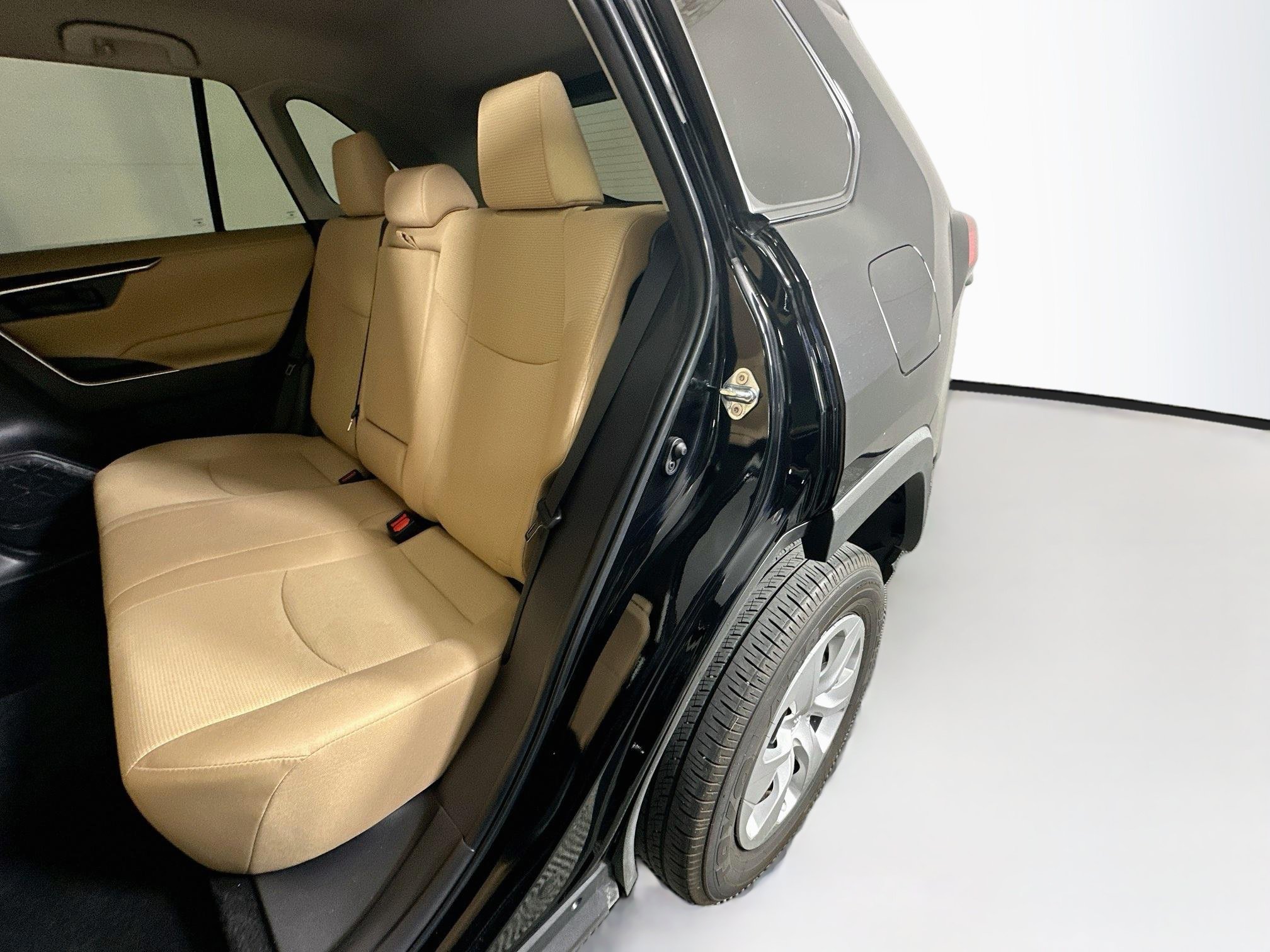 Certified 2025 Toyota RAV4 LE FWD image 25