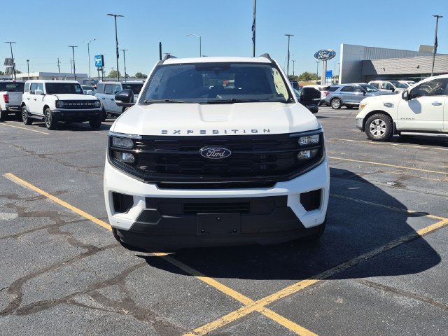 Used 2025 Ford Expedition Active AWD/4WD image 2