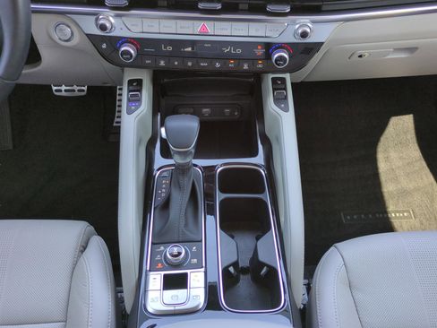 Used 2025 Kia Telluride SX w/ SX Captain's Chair Package AWD/4WD image 15