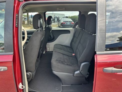 Used 2015 Dodge Grand Caravan American Value Package w/ UConnect Hands-Free Group FWD image 14