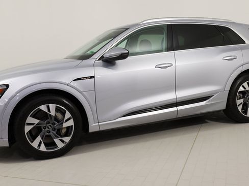 Used 2022 Audi e-tron Premium Plus w/ Premium Plus Package image 1