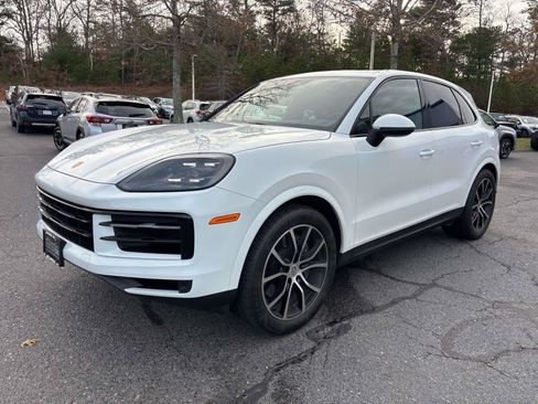 Used 2024 Porsche Cayenne AWD/4WD image 5