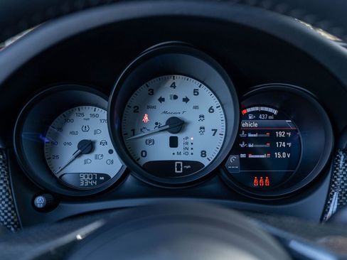 Certified 2025 Porsche Macan Turbo image 26