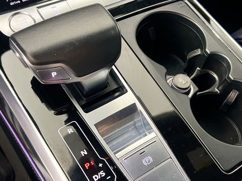 Used 2019 Audi Q8 Prestige w/ Luxury Package image 25