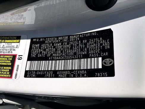 Used 2025 Toyota Camry LE image 5