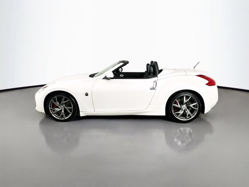 Used 2014 Nissan 370Z Touring w/ Sport Package RWD image 5