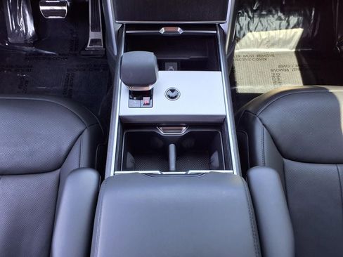 Certified 2025 Land Rover Range Rover SE AWD/4WD image 21