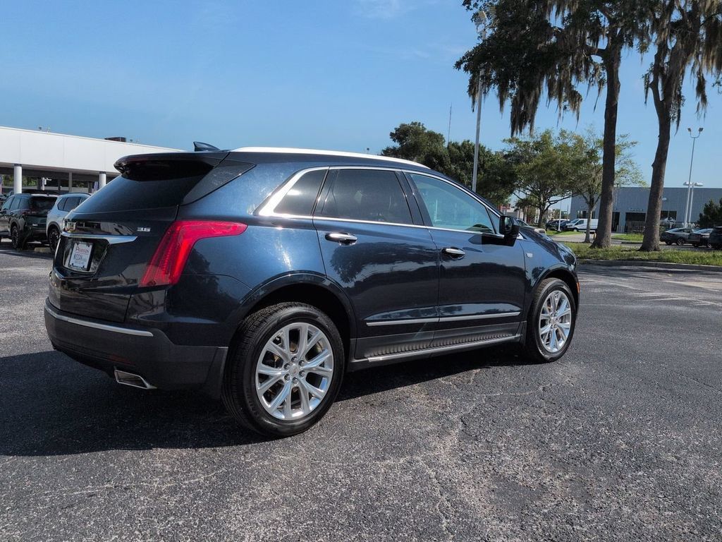 Used 2017 Cadillac XT5 Luxury w/ Driver Awareness Package FWD image 4