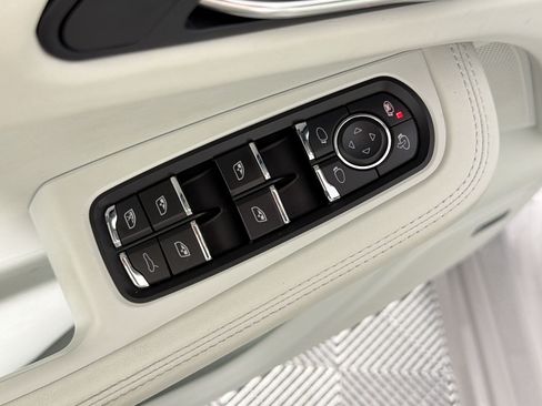 Certified 2021 Porsche Macan Turbo w/ Premium Package Plus (PF0) AWD/4WD image 13
