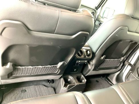 Used 2025 Jeep Gladiator Mojave AWD/4WD image 20