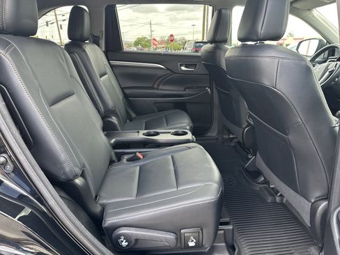 Used 2017 Toyota Highlander Limited image 17