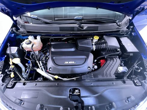 Used 2018 Chrysler Pacifica Touring-L Plus FWD image 11
