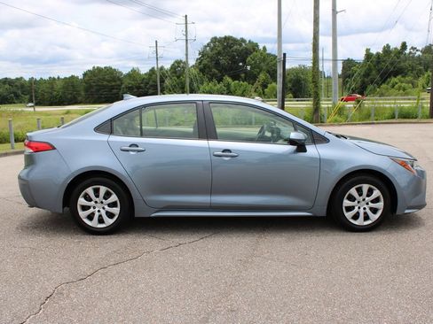 Used 2022 Toyota Corolla LE FWD image 16