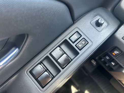 Used 2022 Nissan Frontier PRO-4X w/ Pro-4X Premium Package AWD/4WD image 12