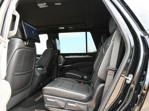 Certified 2025 Cadillac Escalade Premium Luxury w/ Touring Package AWD/4WD image 21