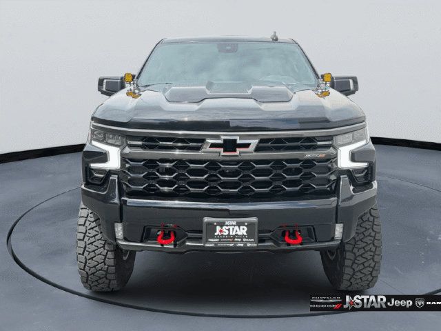 Used 2022 Chevrolet Silverado 1500 ZR2 w/ Technology Package AWD/4WD image 2