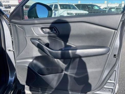 Used 2024 Nissan Rogue S image 19