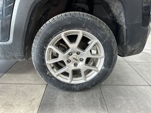 Used 2022 Jeep Renegade Latitude w/ Convenience Group image 4