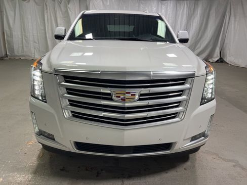 Used 2019 Cadillac Escalade Platinum AWD/4WD image 2