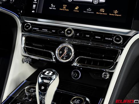 Used 2024 Bentley Flying Spur W12 image 33