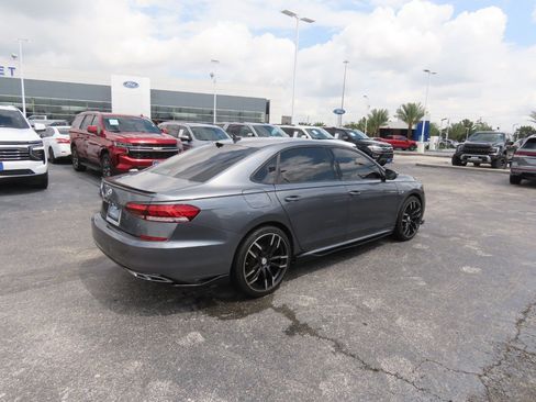 Used 2021 Volkswagen Passat 2.0T R-Line image 11
