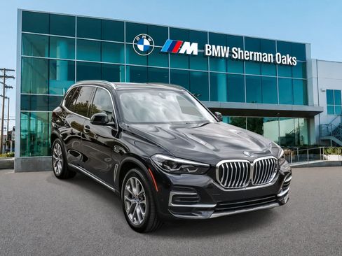 Used 2023 BMW X5 xDrive45e w/ Parking Assistance Package AWD/4WD image 3