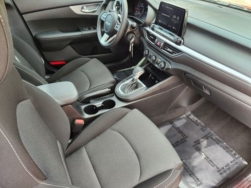Used 2023 Kia Forte LXS w/ LXS Technology Package image 16