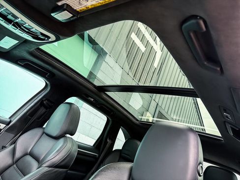 Used 2013 Porsche Cayenne Turbo image 19
