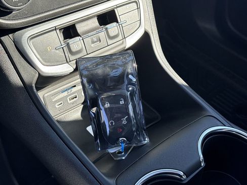 Used 2024 GMC Terrain SLT w/ Elevation Edition image 35