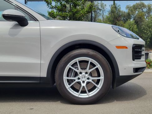 Used 2025 Porsche Cayenne Coupe AWD/4WD image 11
