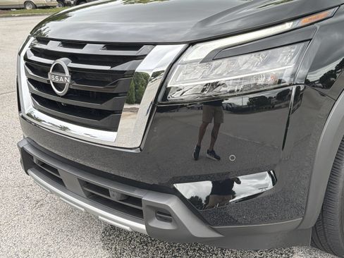 Used 2024 Nissan Pathfinder SL w/ SL Premium Package FWD image 35